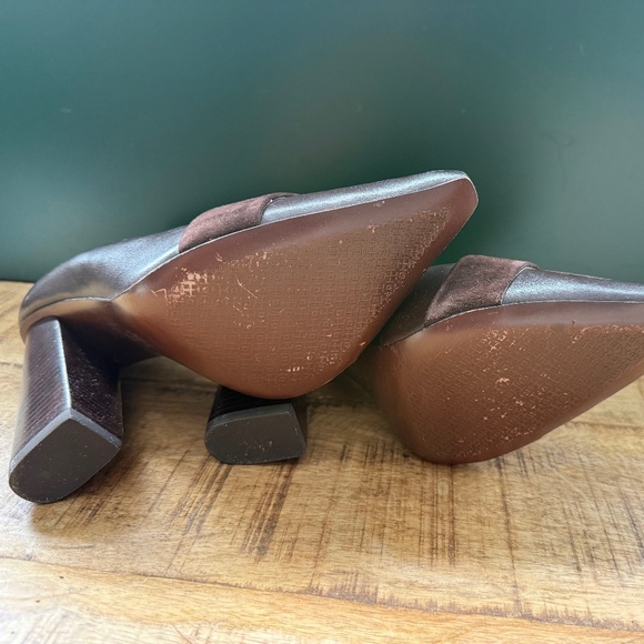 Authentic Tory Burch (Pointed Toe) Pumps - Picture 6 of 8